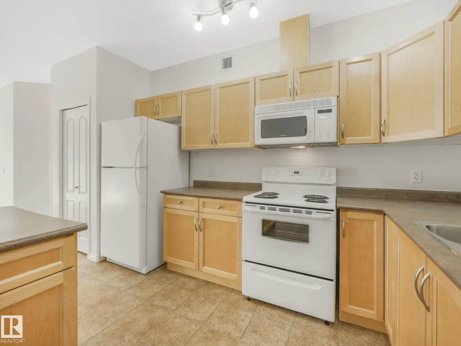 #210 105 WEST HAVEN DR