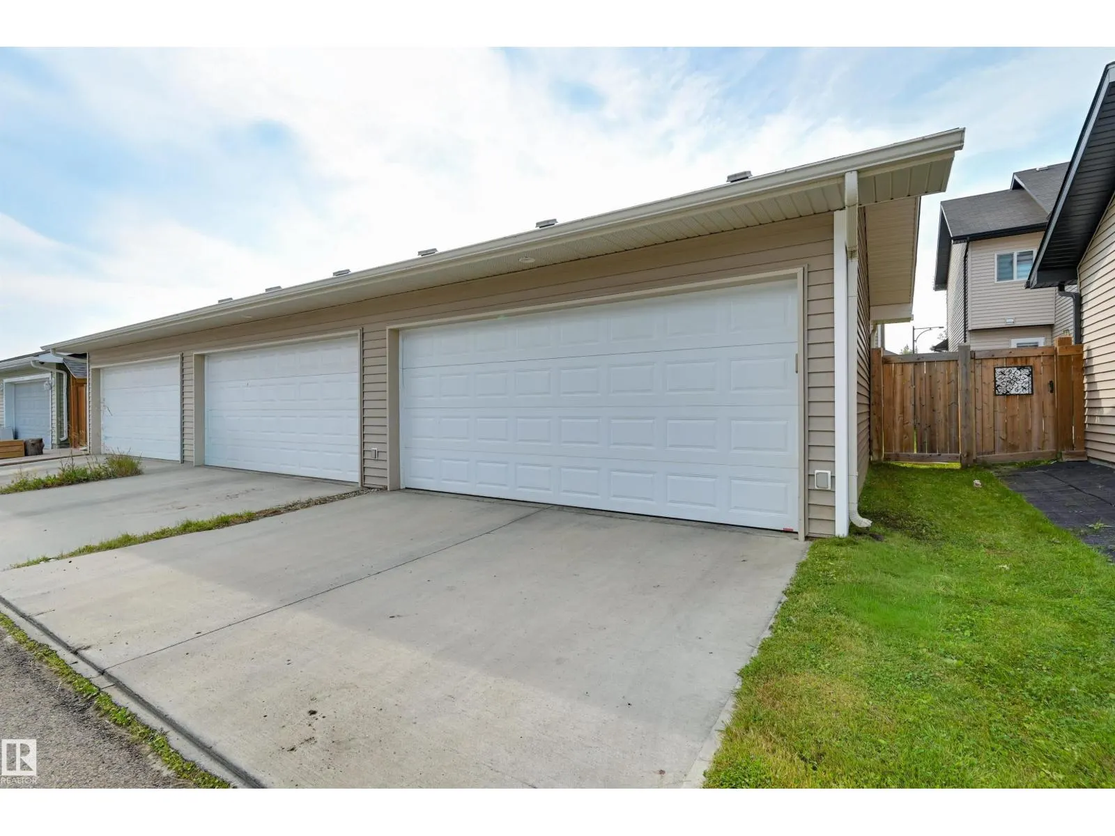 7343 EDGEMONT WY NW
