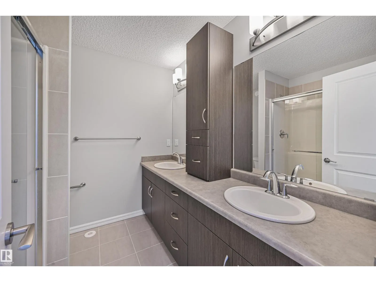 #34 2215 24 ST NW