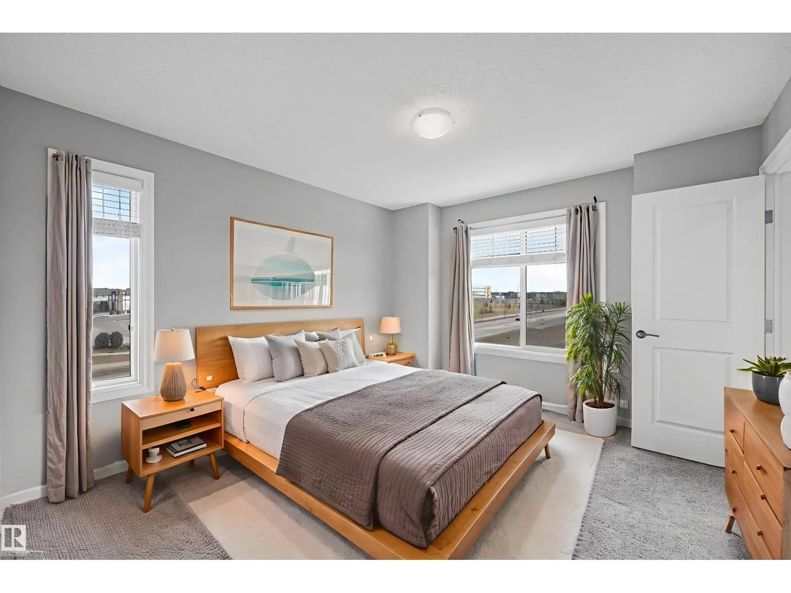 #34 2215 24 ST NW