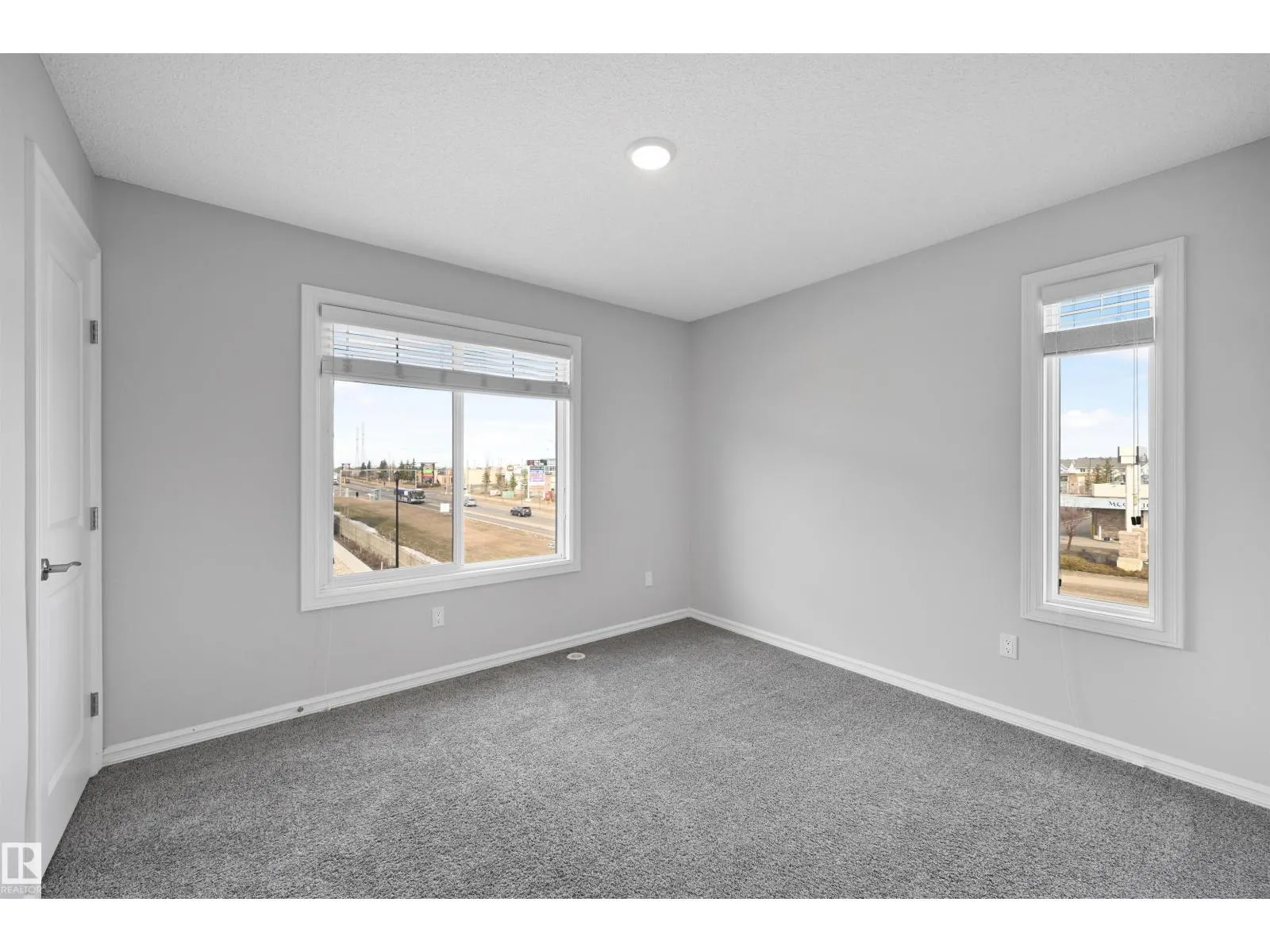 #34 2215 24 ST NW