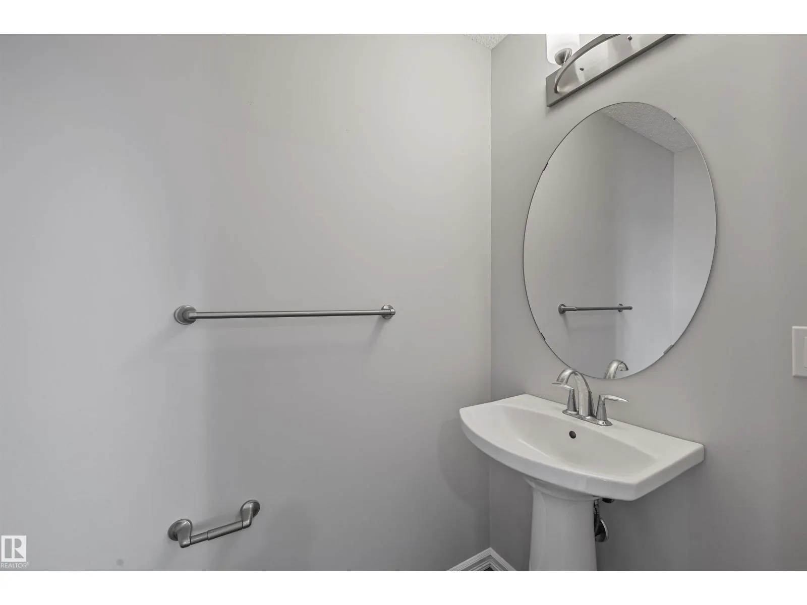#34 2215 24 ST NW