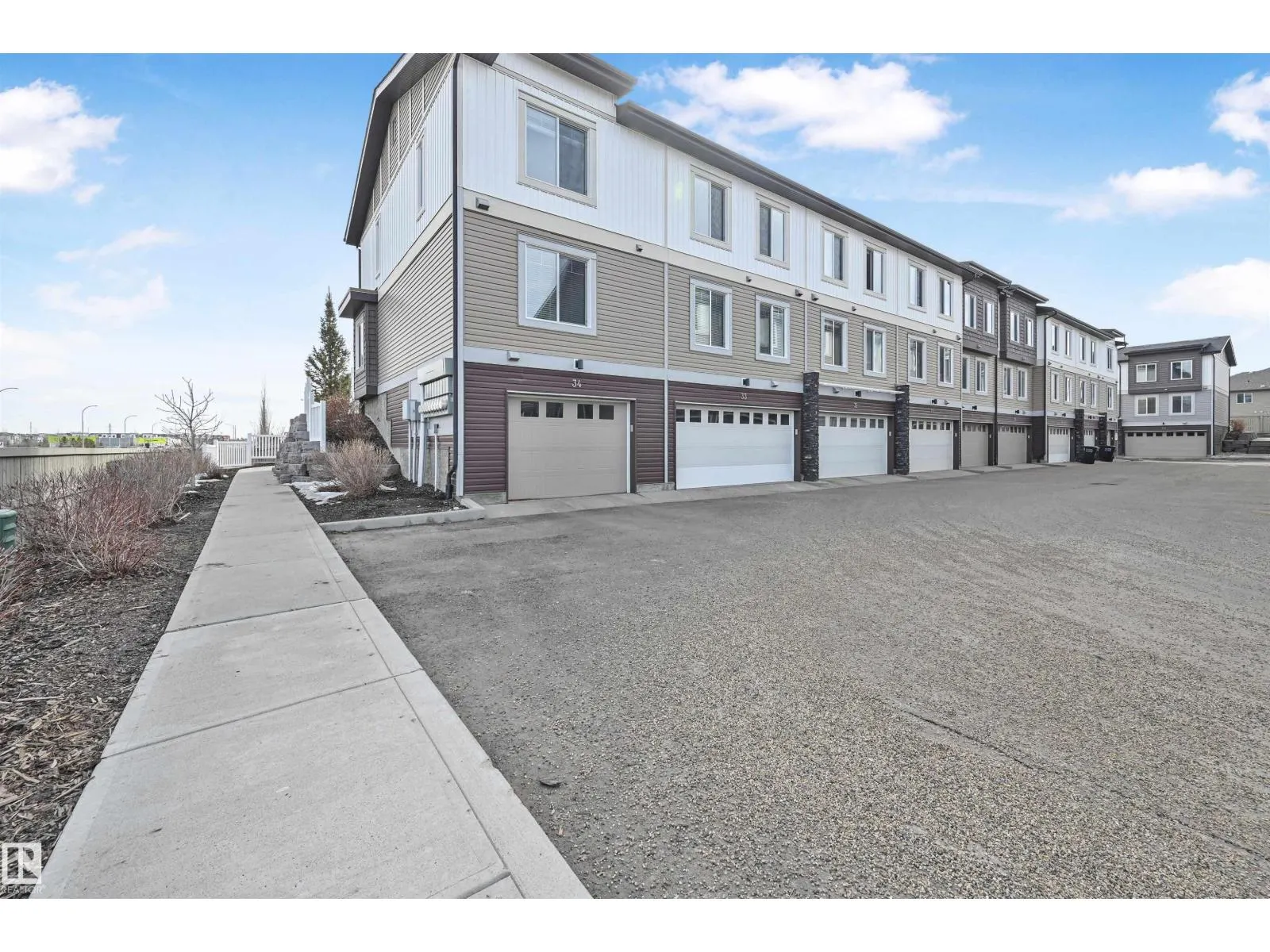 #34 2215 24 ST NW