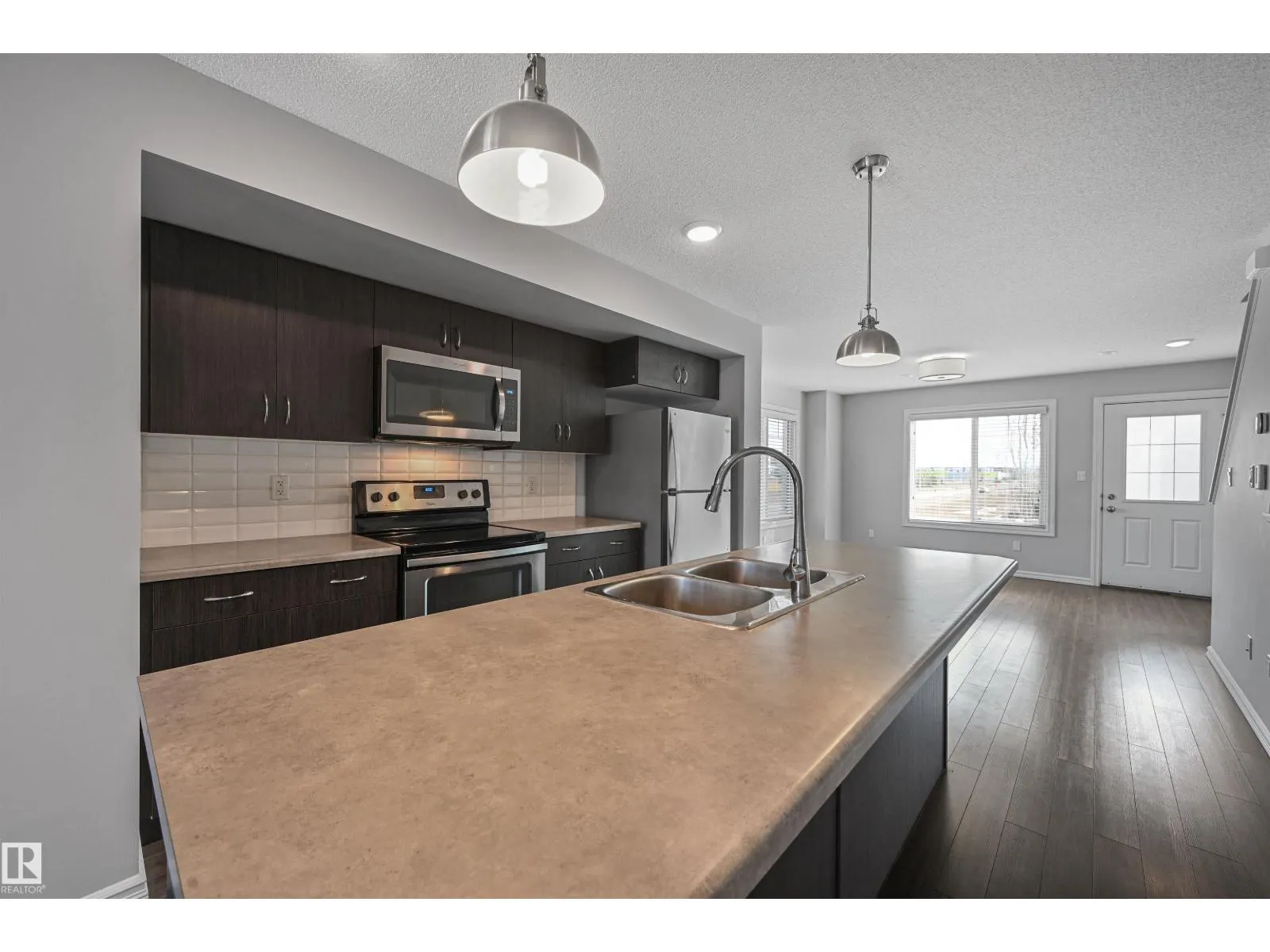 #34 2215 24 ST NW