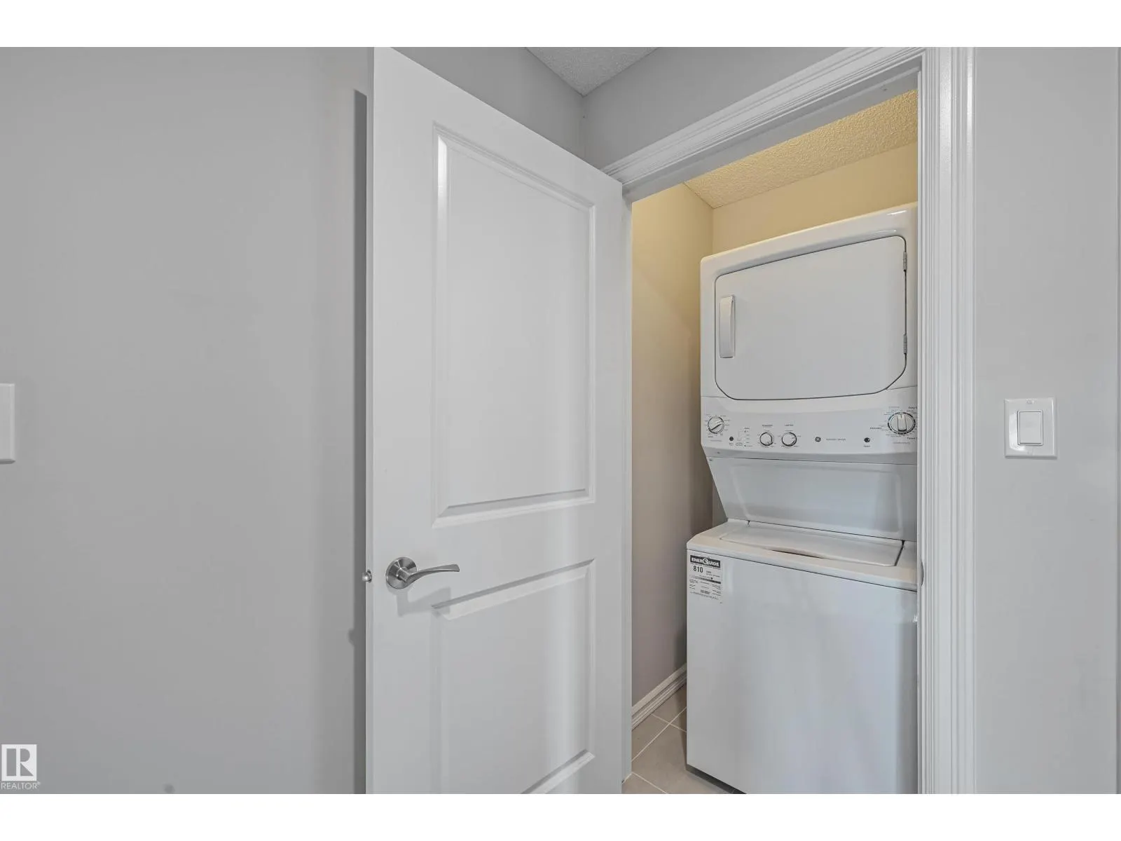 #34 2215 24 ST NW