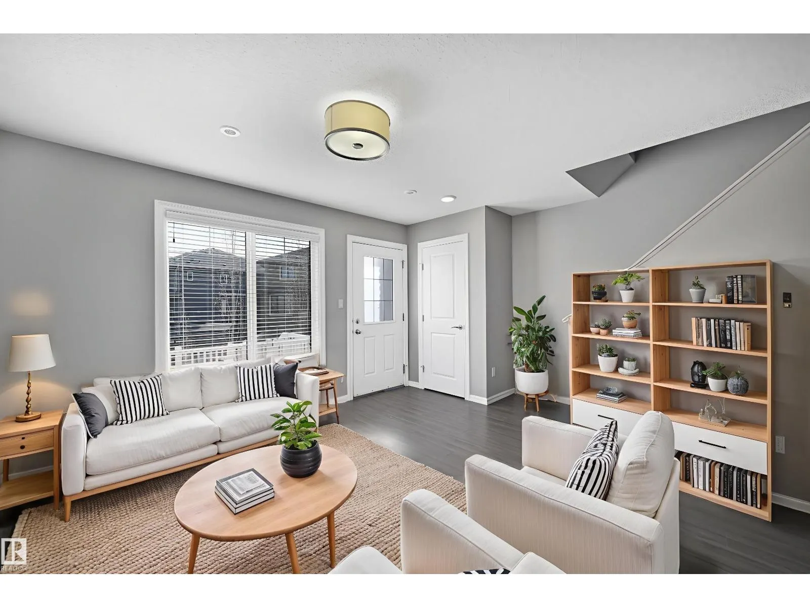 #34 2215 24 ST NW