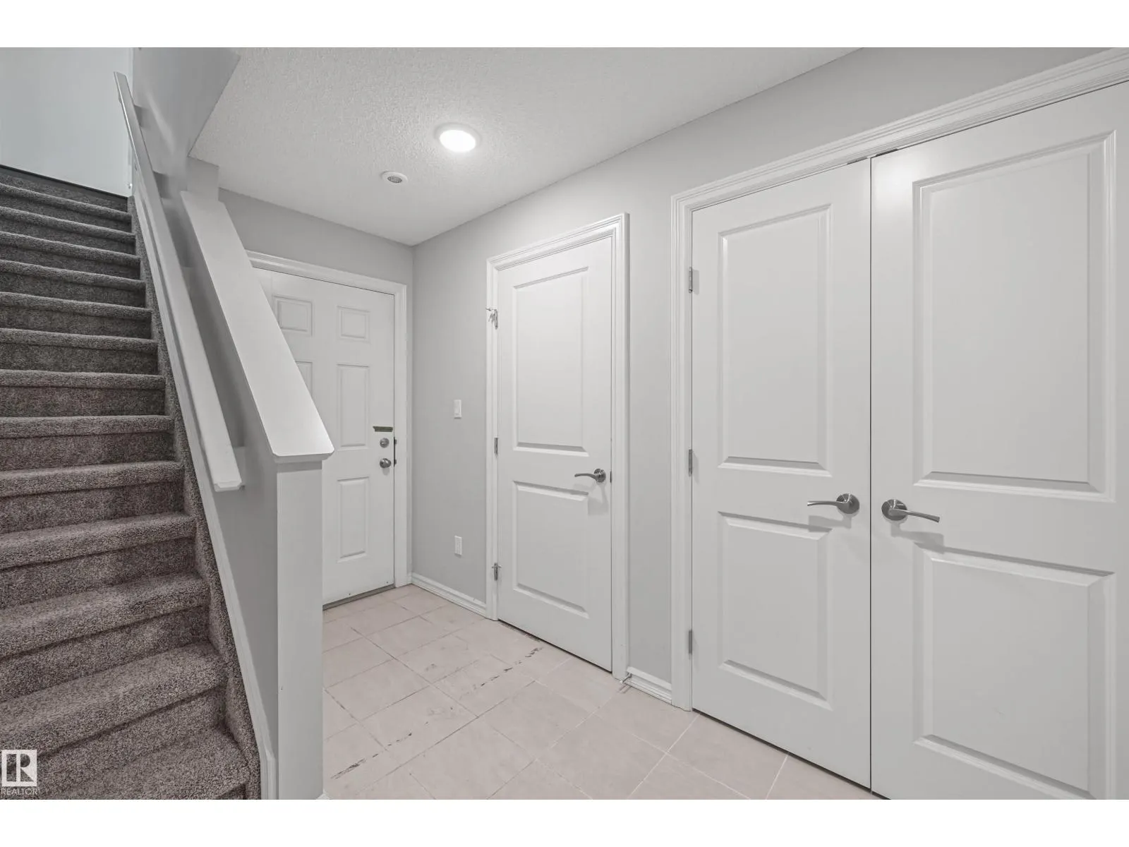 #34 2215 24 ST NW