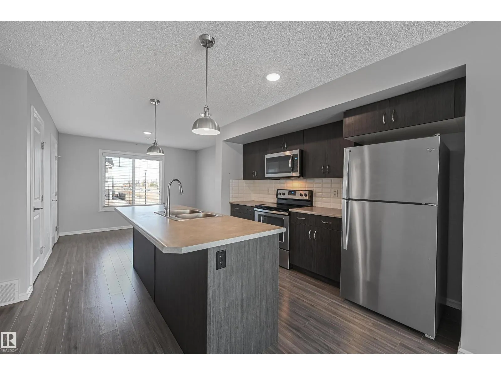 #34 2215 24 ST NW
