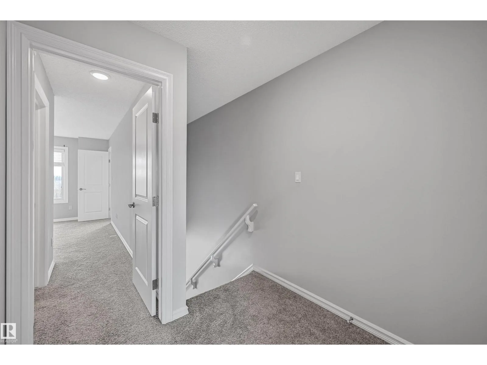 #34 2215 24 ST NW