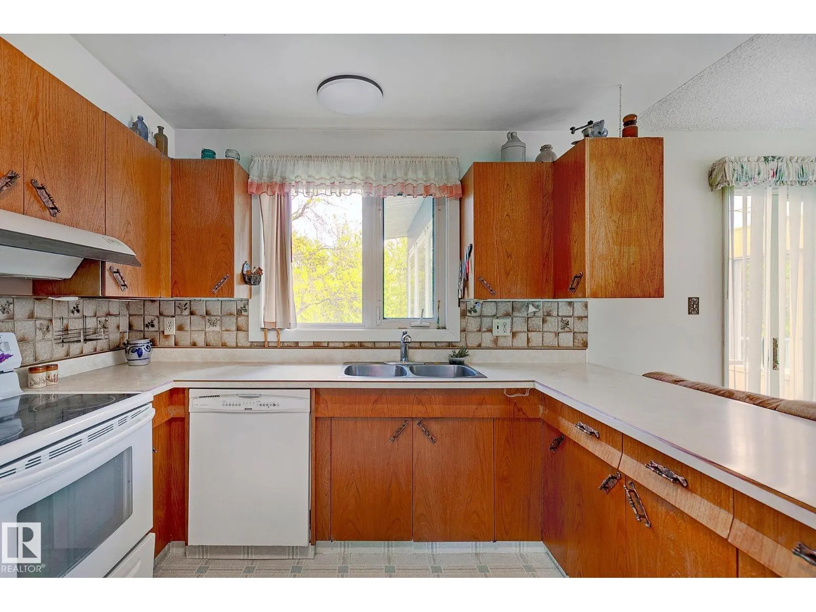 140 WINDERMERE DR NW