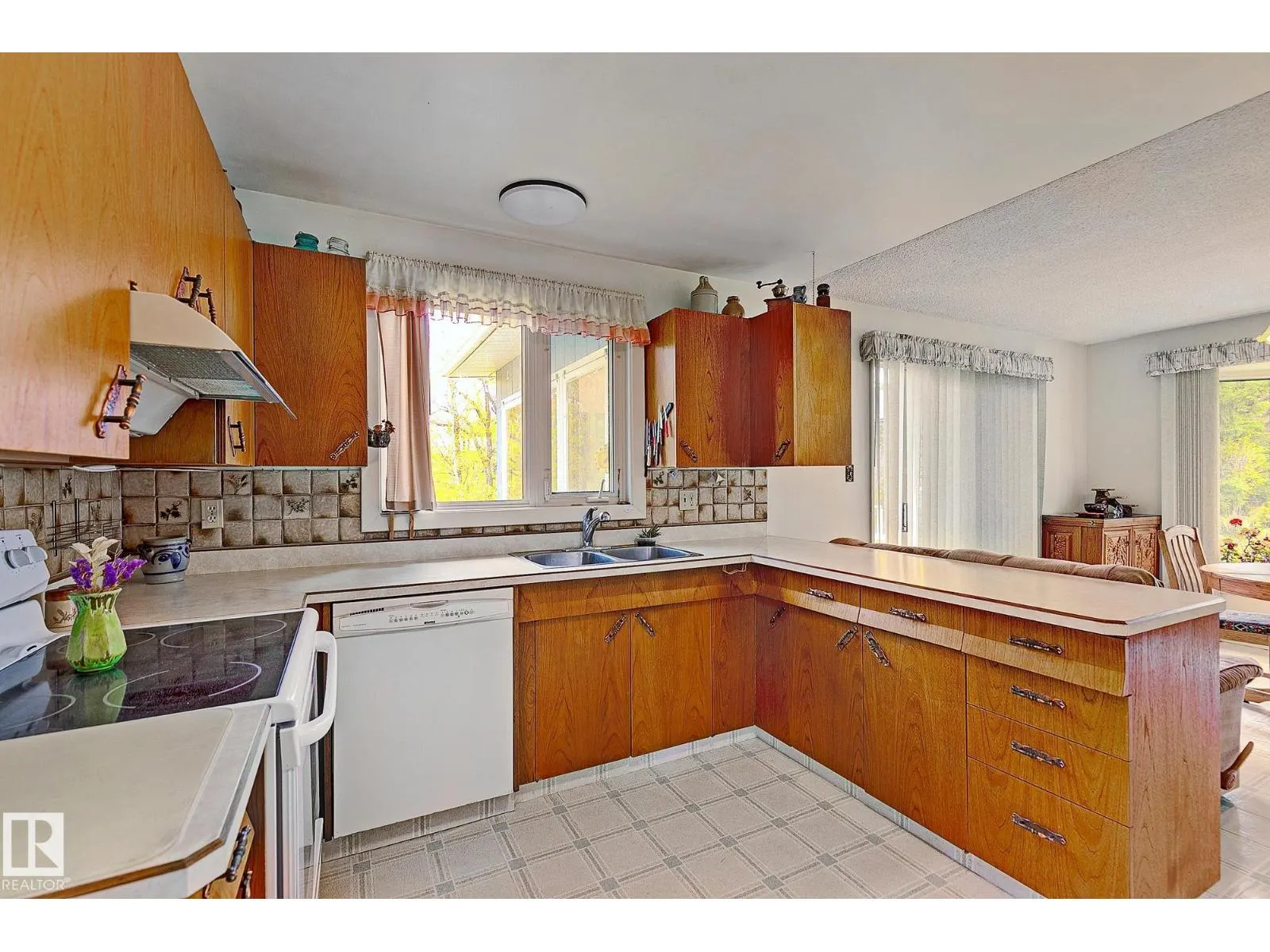 140 WINDERMERE DR NW