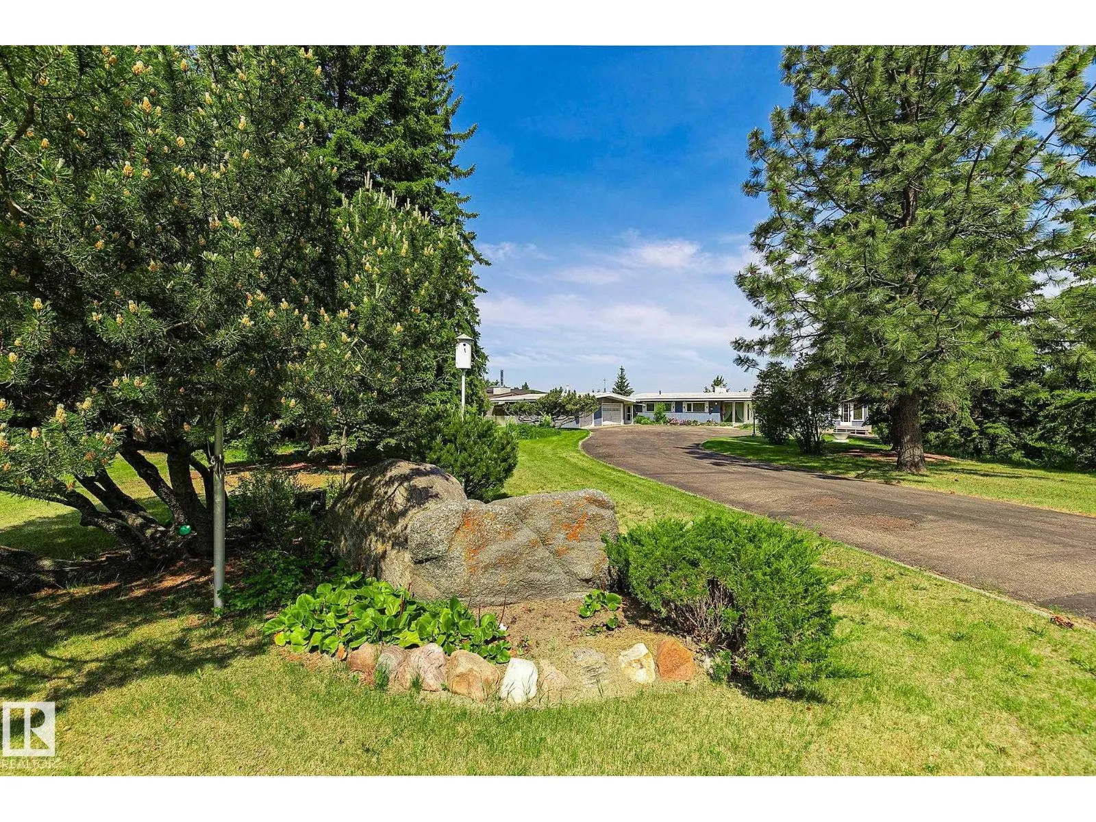 140 WINDERMERE DR NW