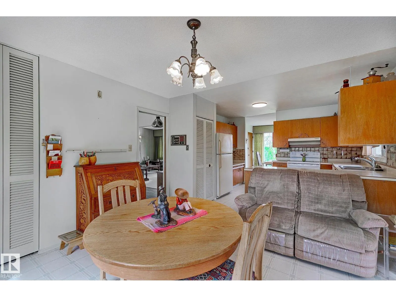 140 WINDERMERE DR NW
