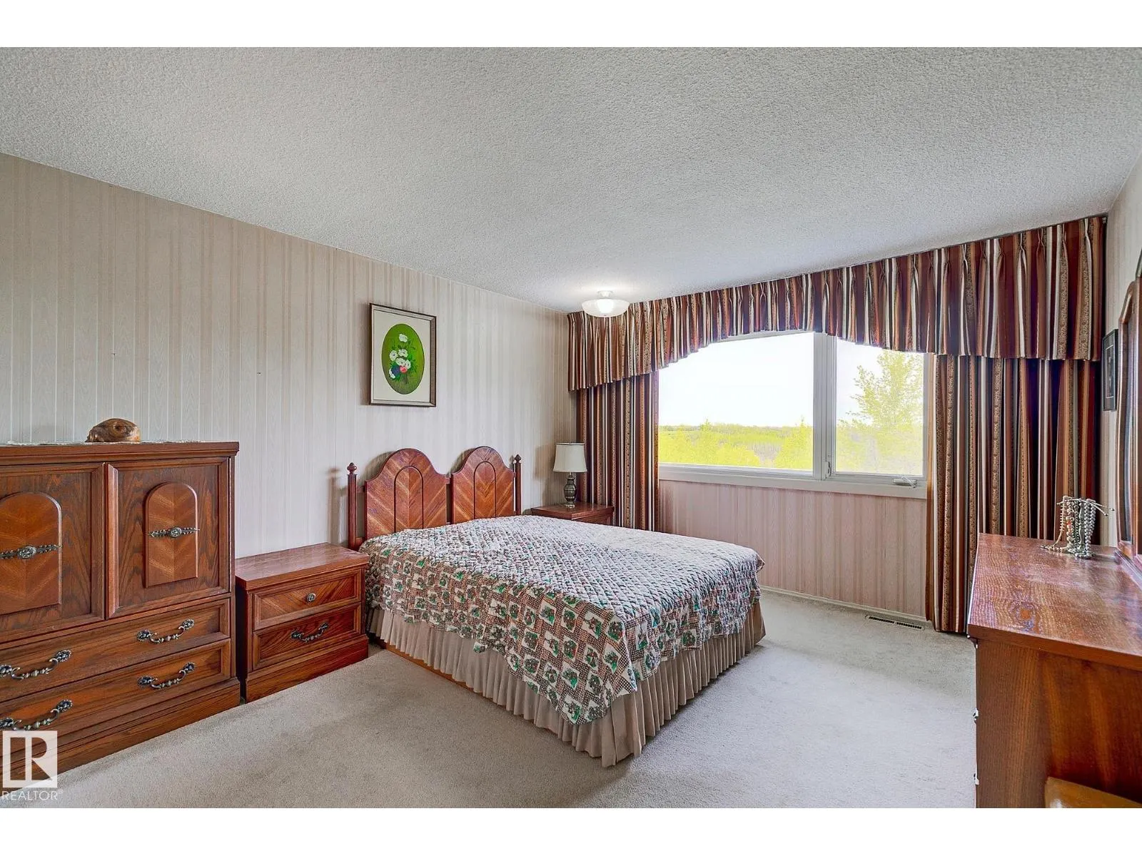 140 WINDERMERE DR NW