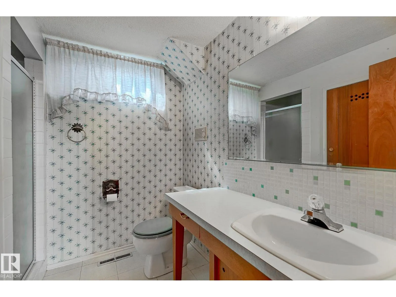 140 WINDERMERE DR NW