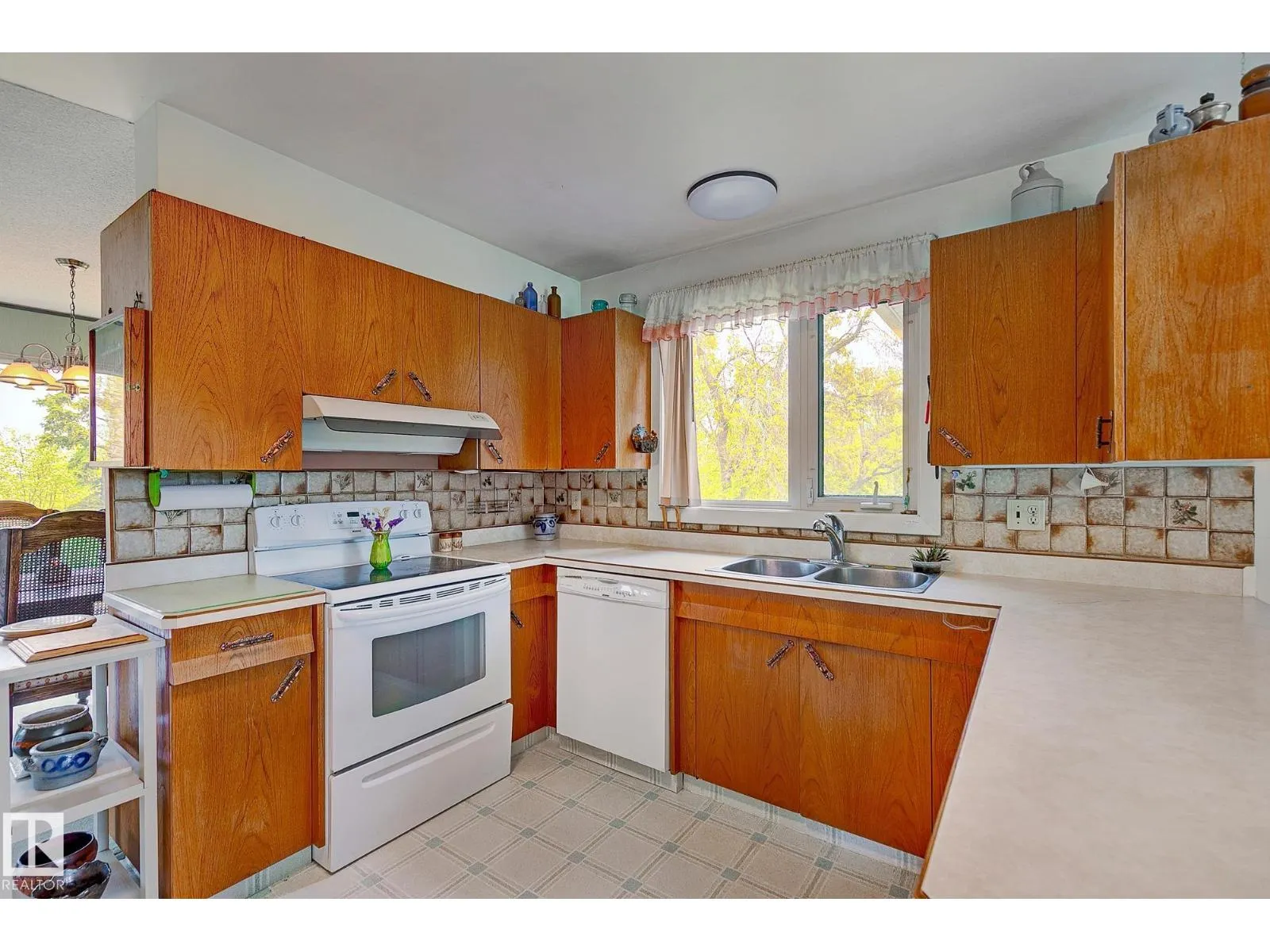 140 WINDERMERE DR NW