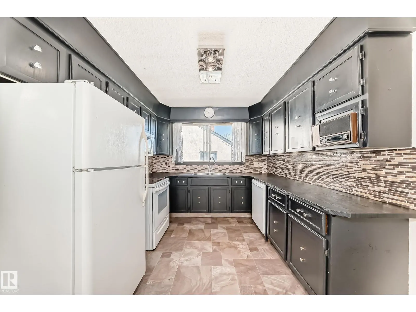 11211 79 ST NW