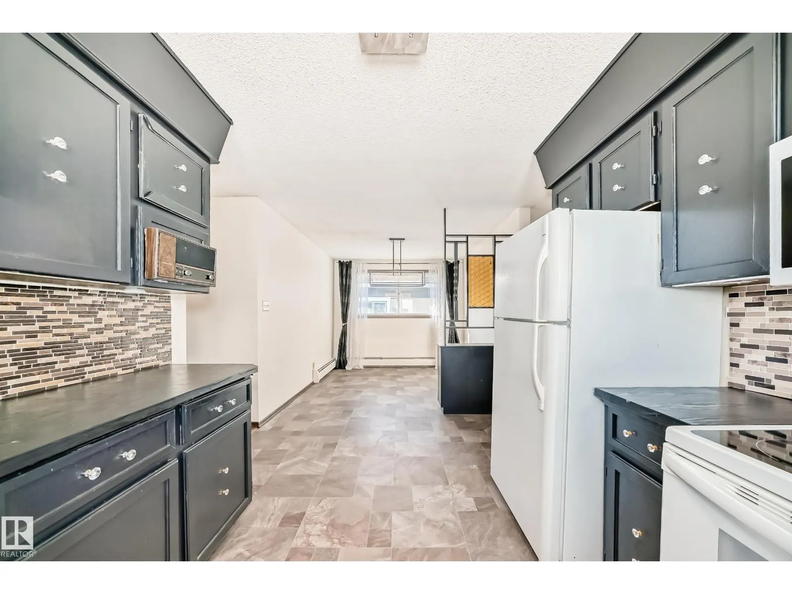 11211 79 ST NW