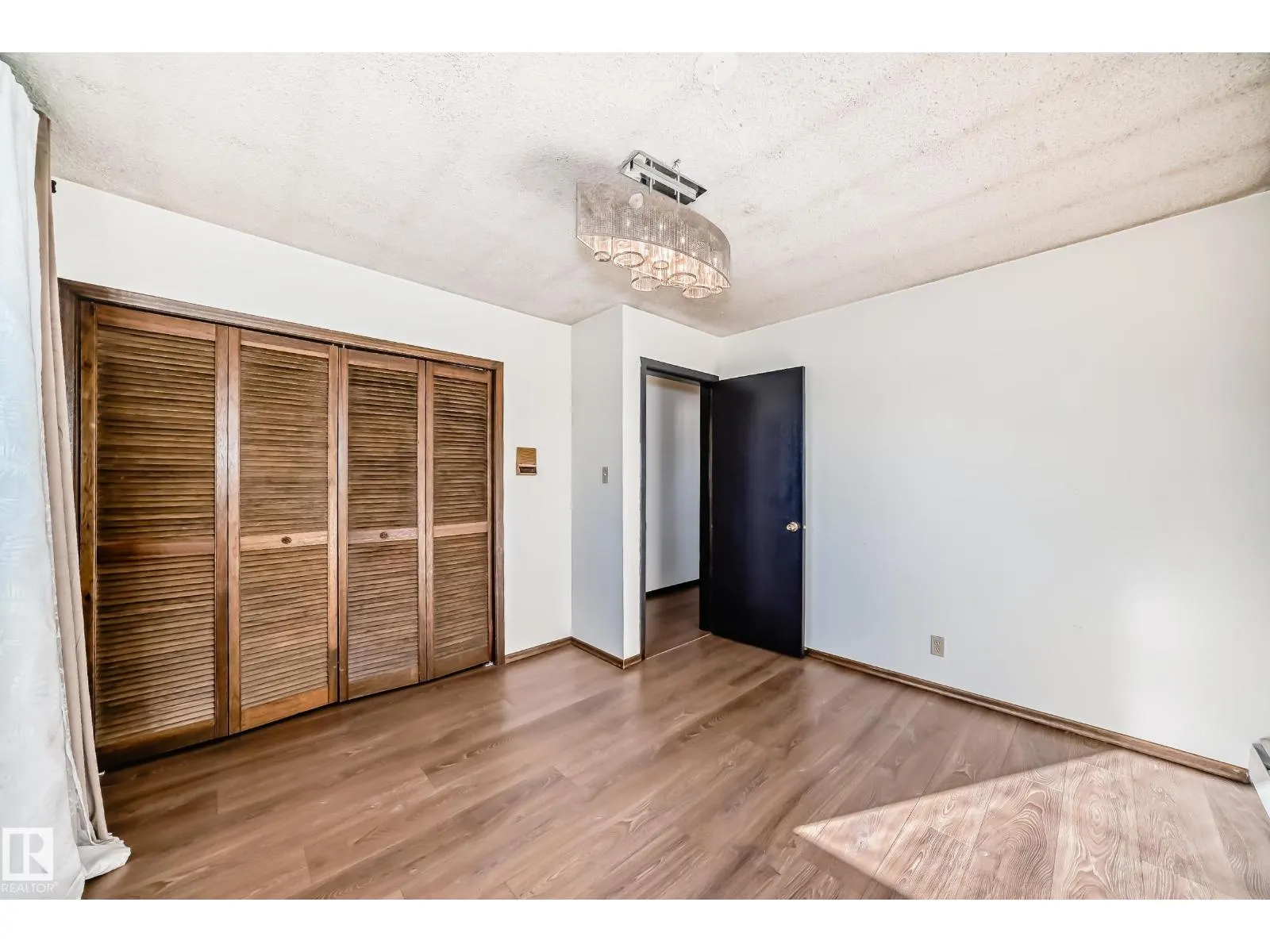 11211 79 ST NW