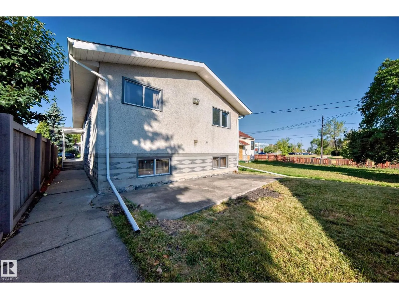 11211 79 ST NW