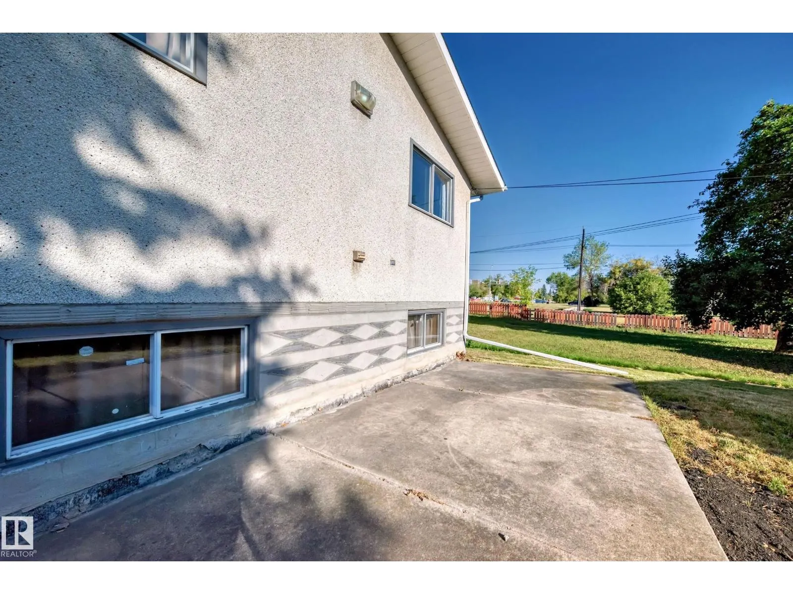 11211 79 ST NW