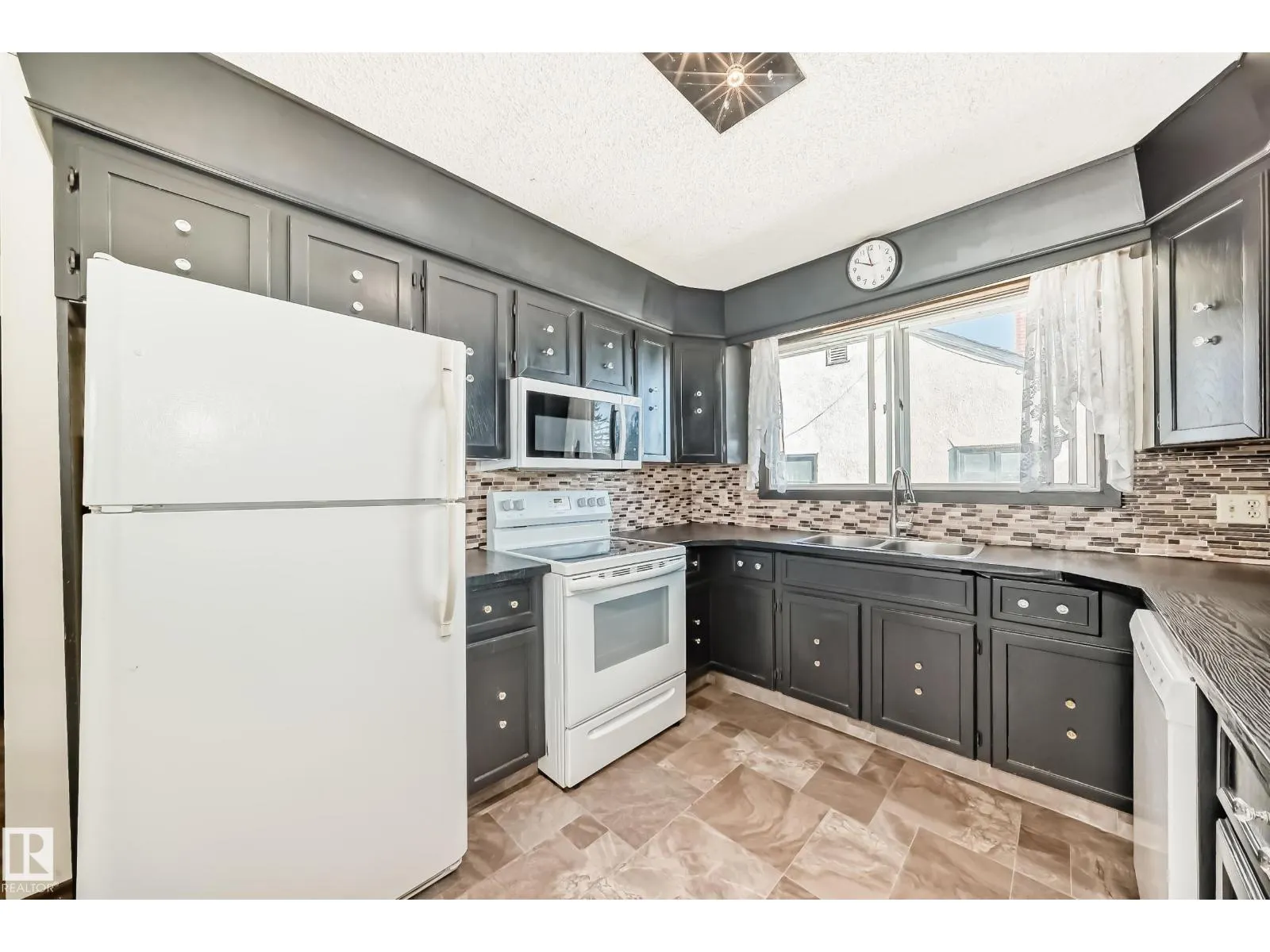 11211 79 ST NW