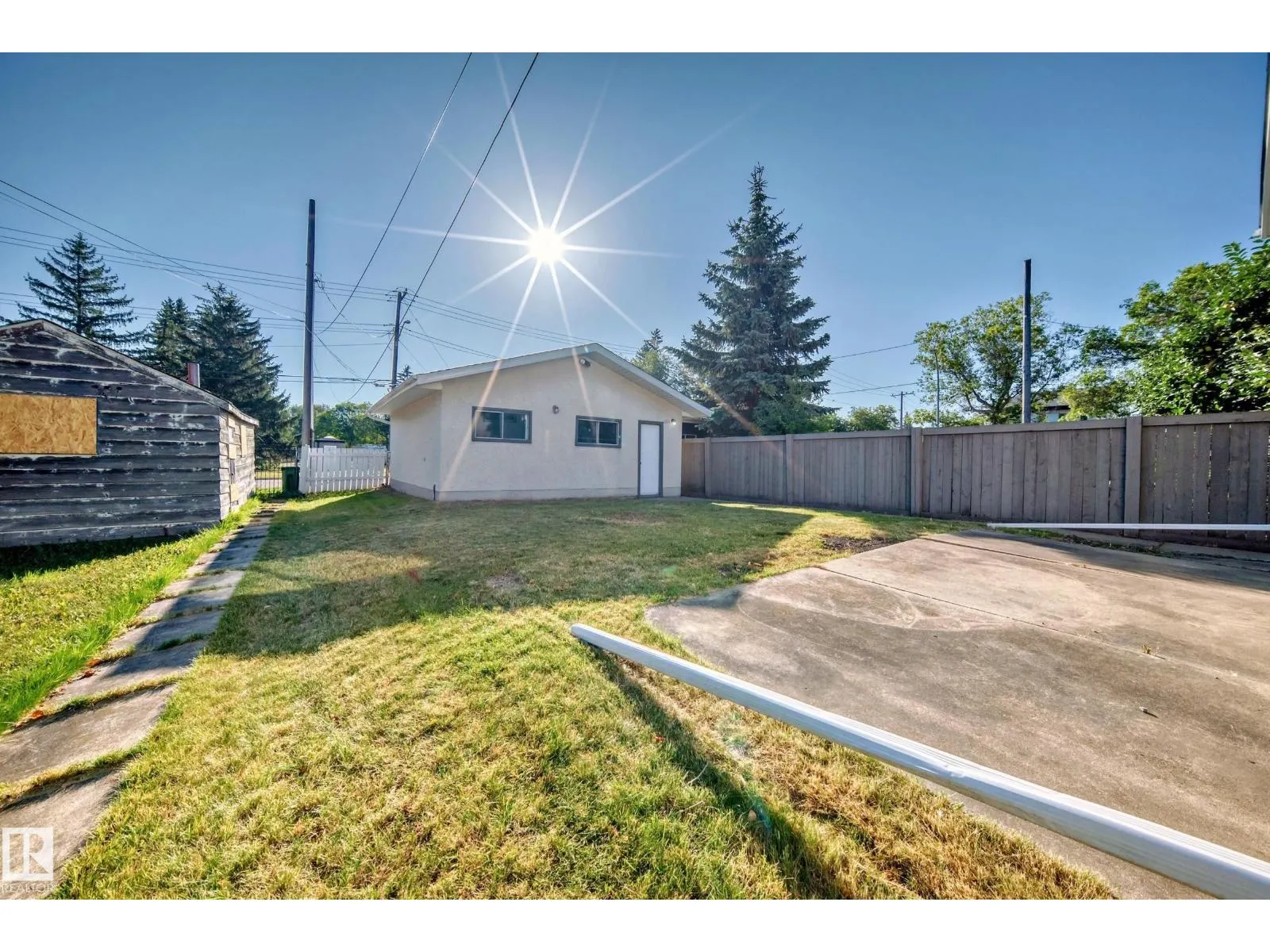 11211 79 ST NW