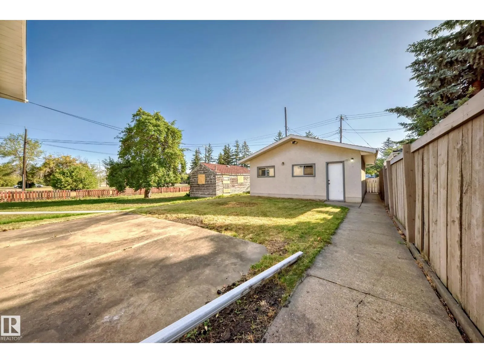 11211 79 ST NW