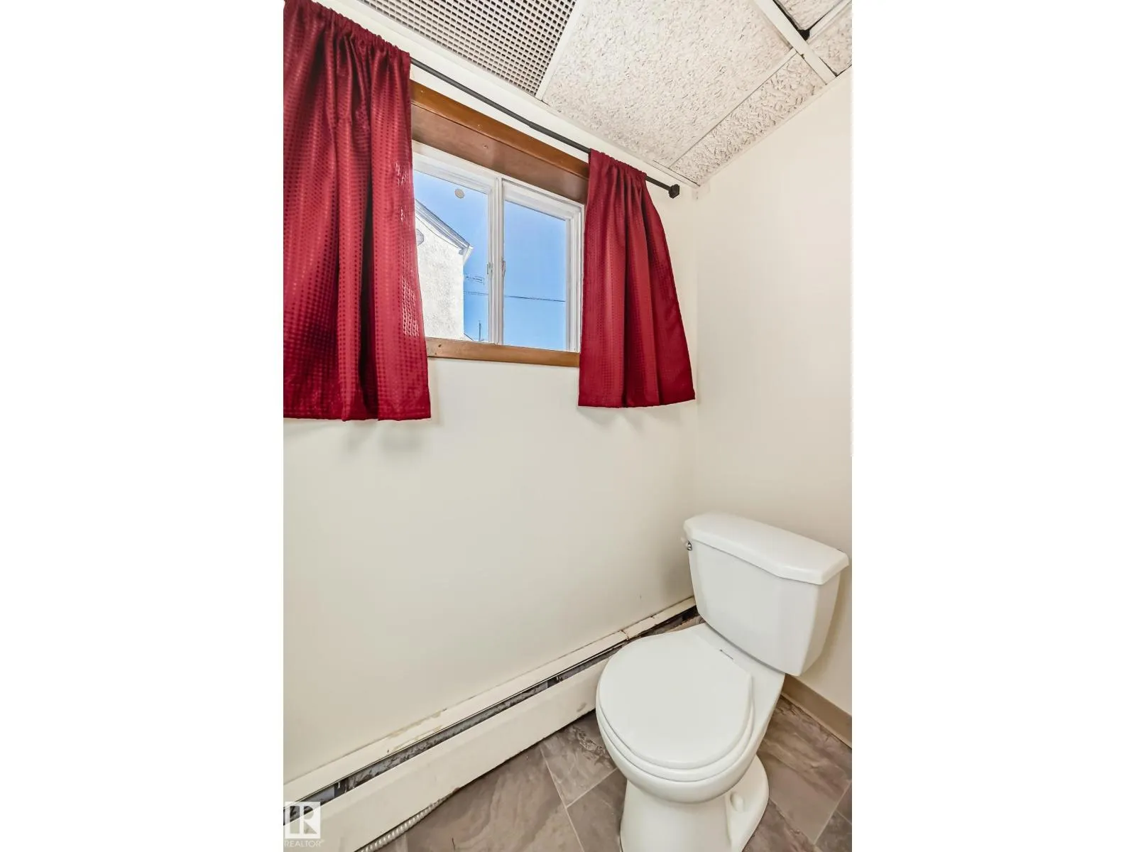 11211 79 ST NW