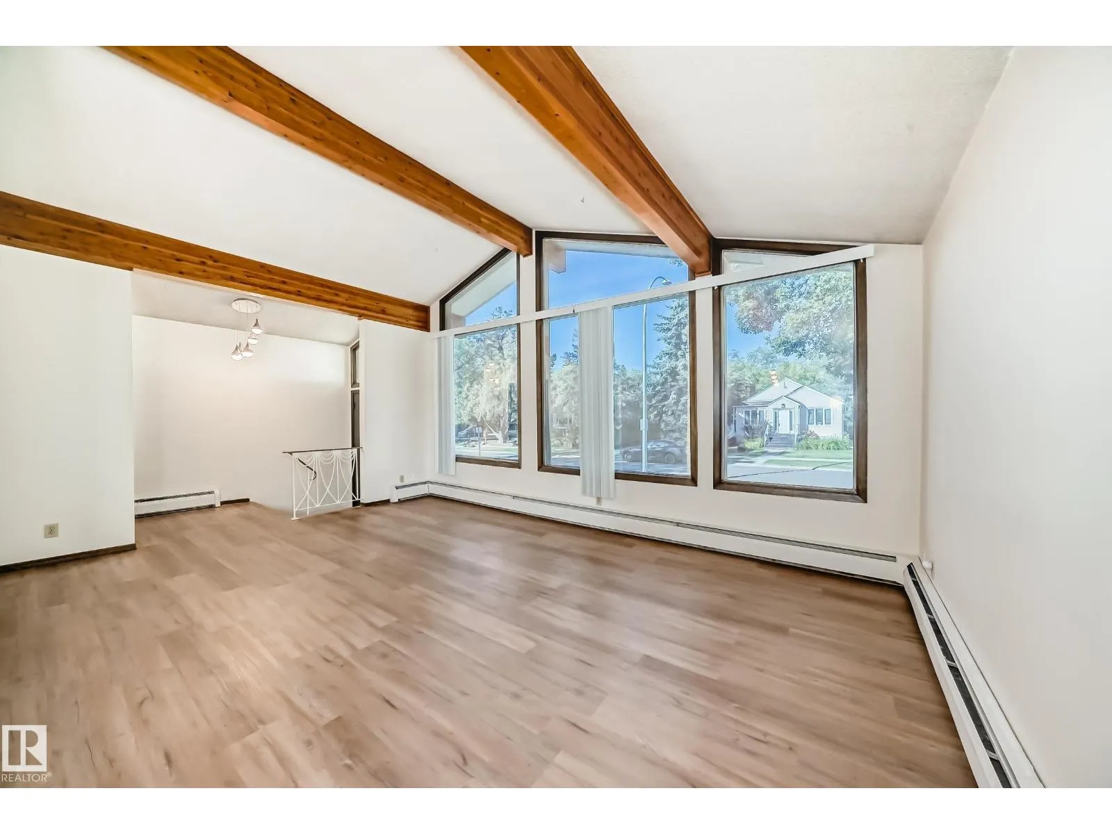 11211 79 ST NW