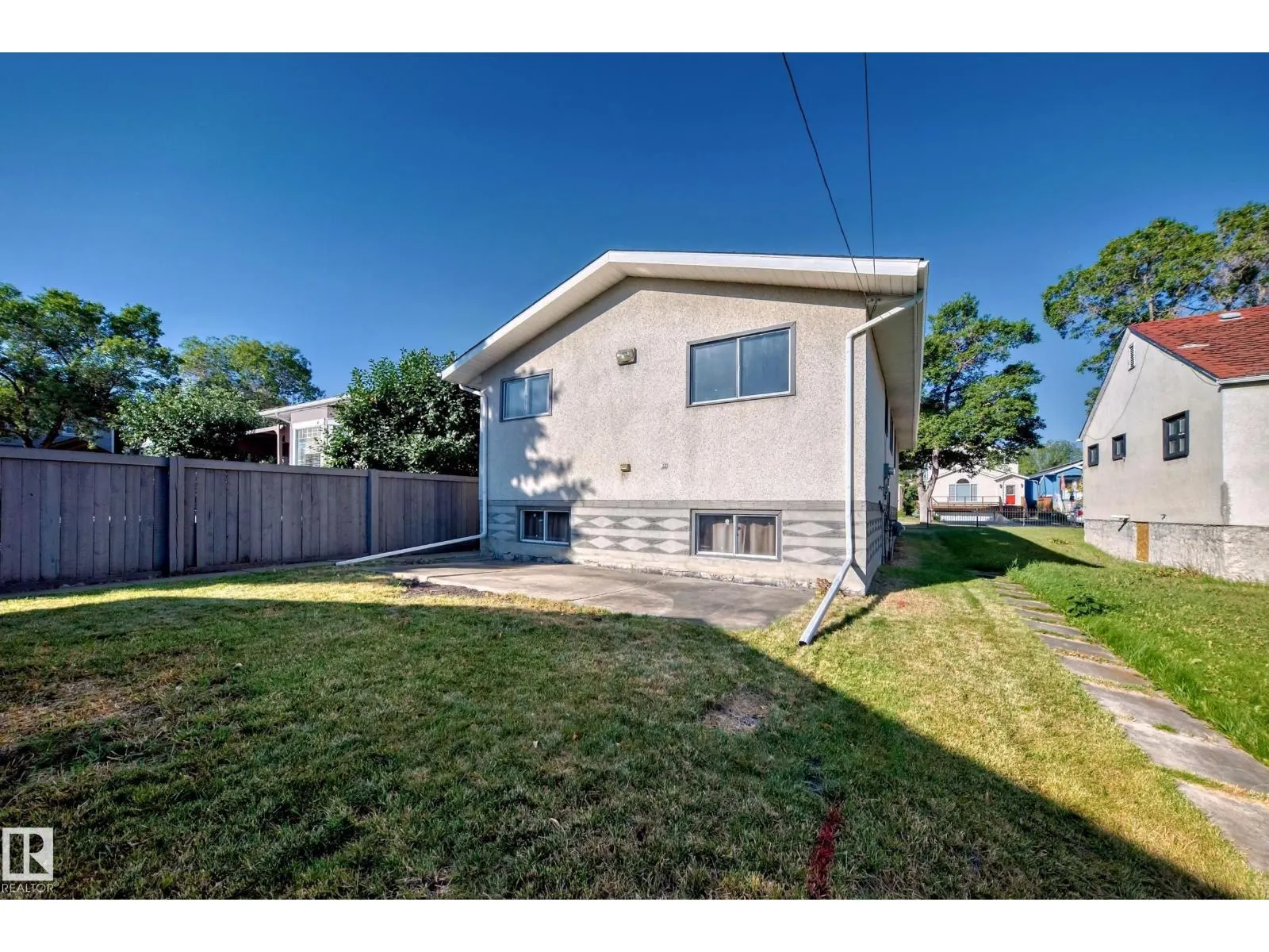 11211 79 ST NW