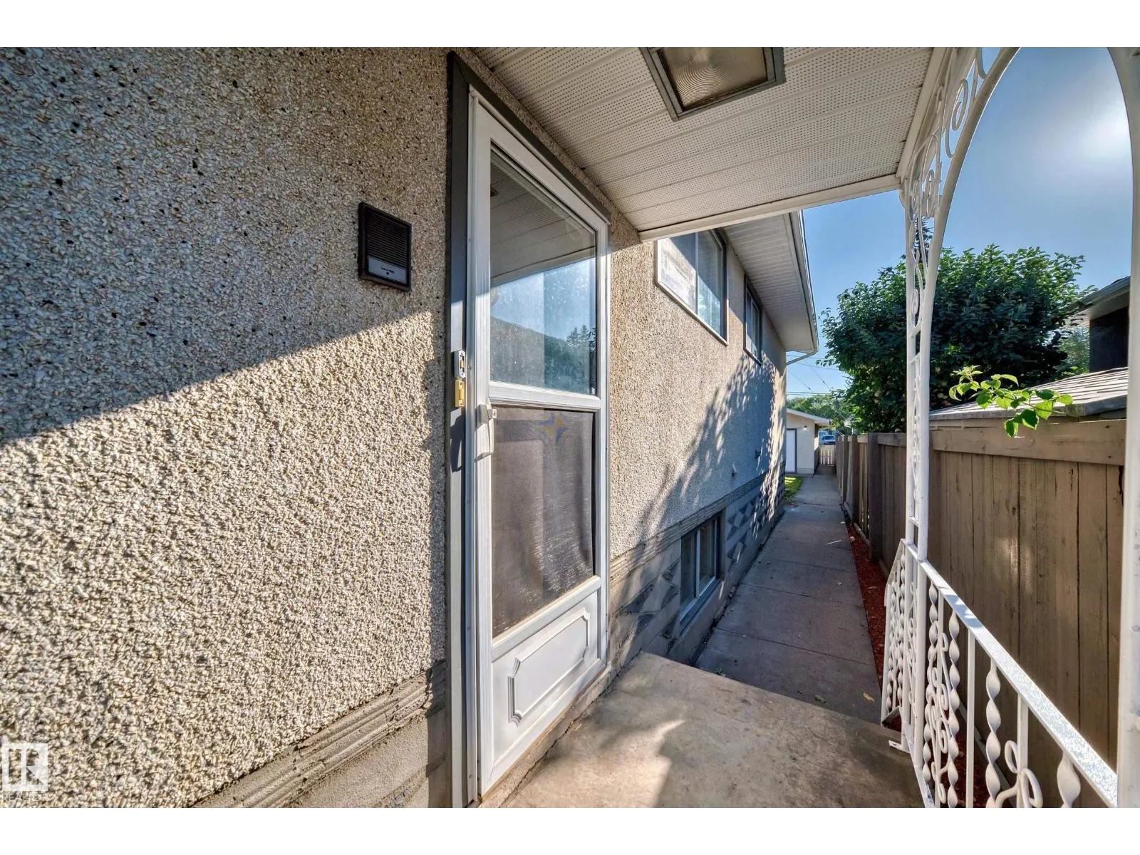 11211 79 ST NW
