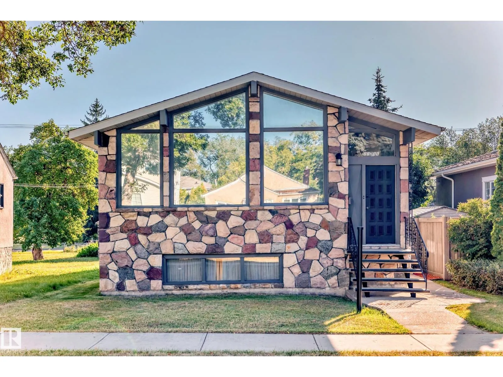 11211 79 ST NW