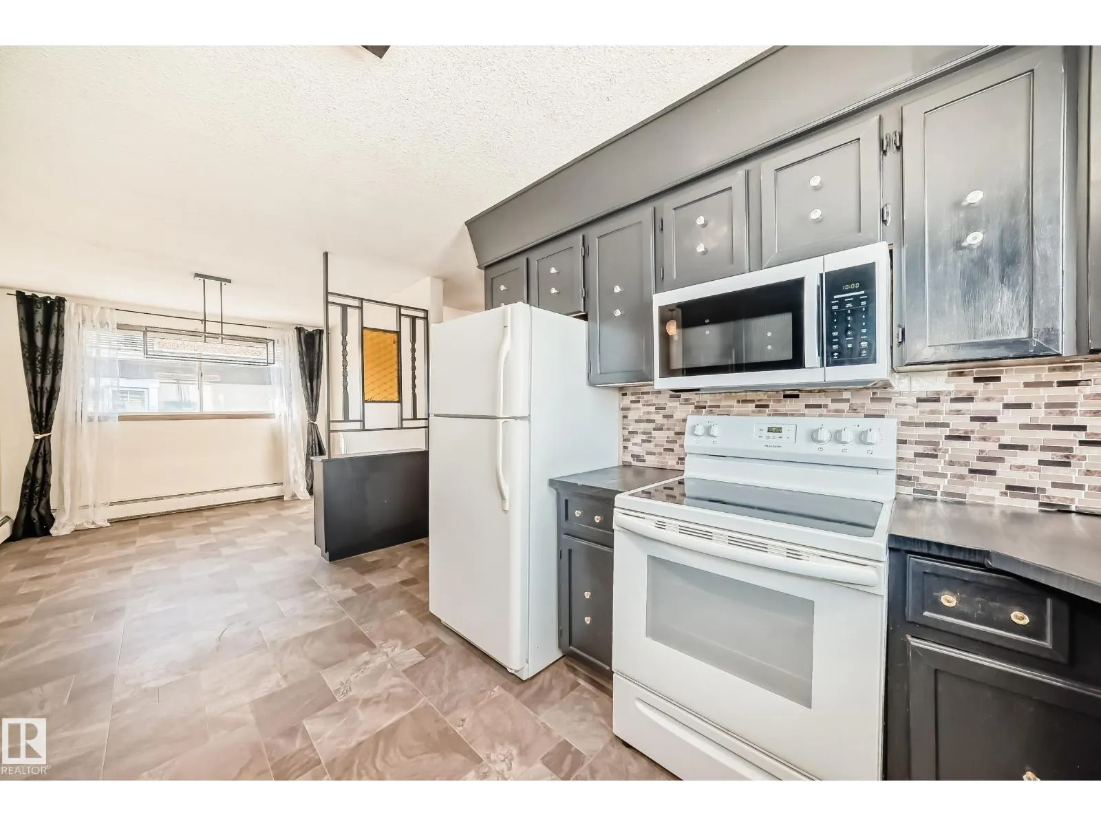 11211 79 ST NW