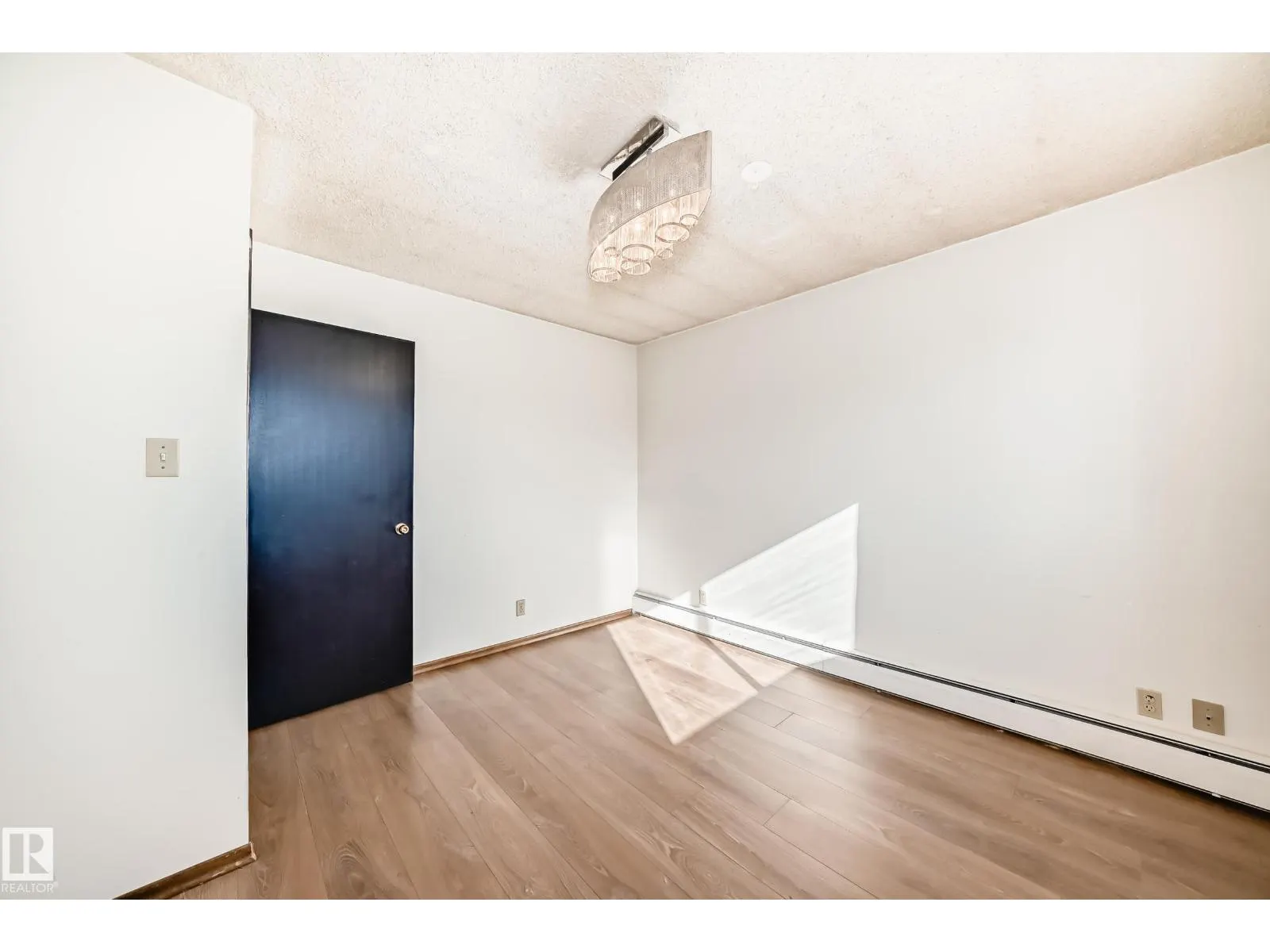 11211 79 ST NW