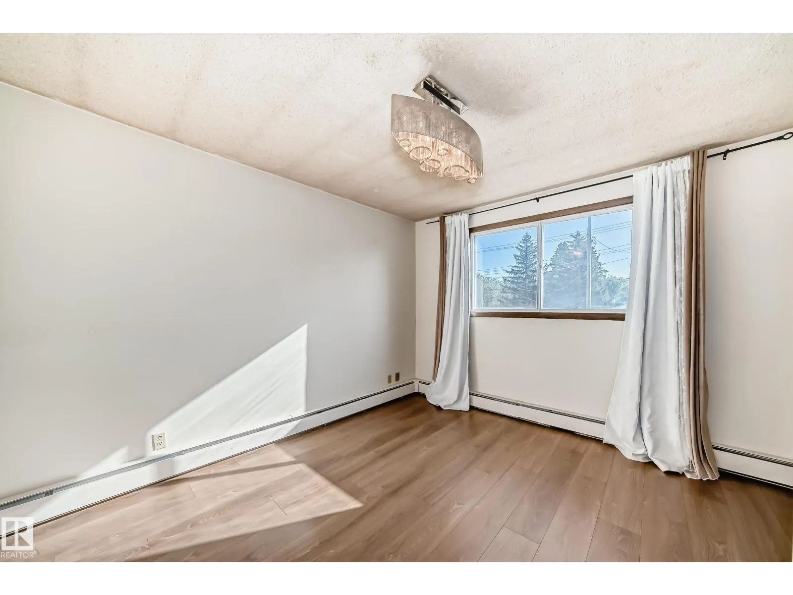 11211 79 ST NW