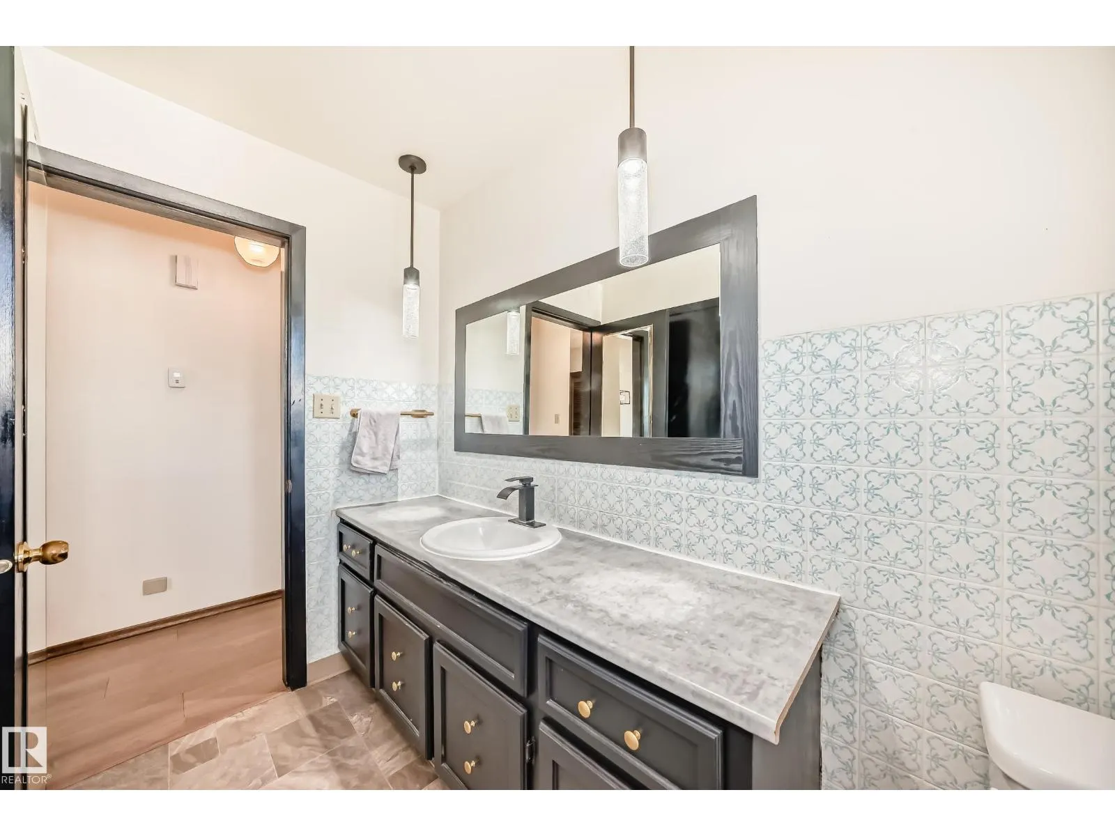 11211 79 ST NW