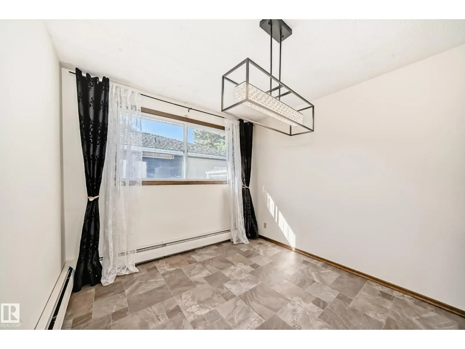 11211 79 ST NW
