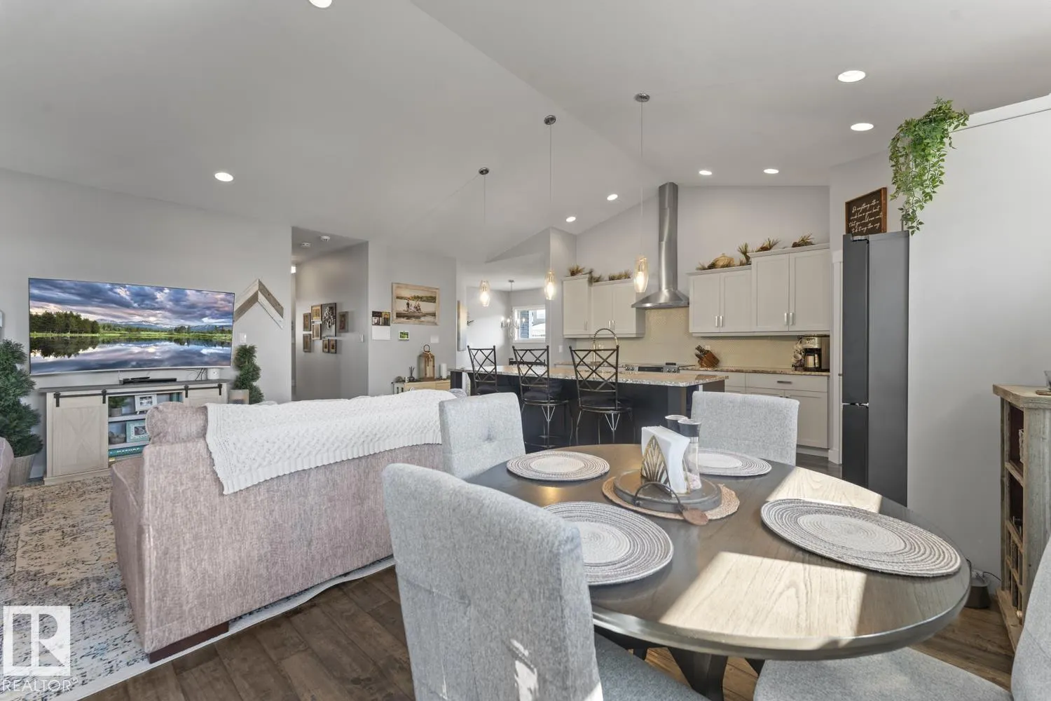 2518 Lockhart WY