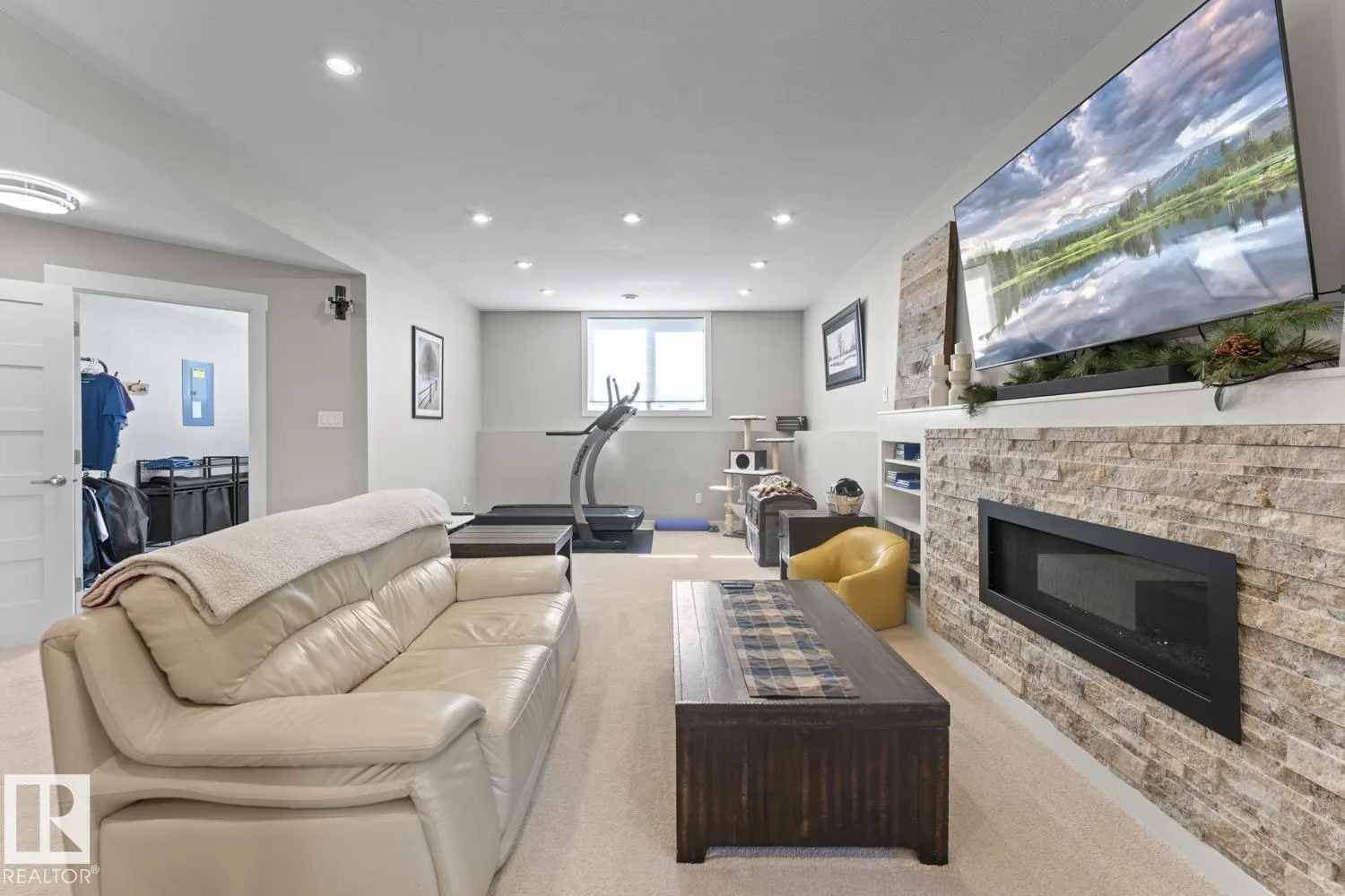 2518 Lockhart WY
