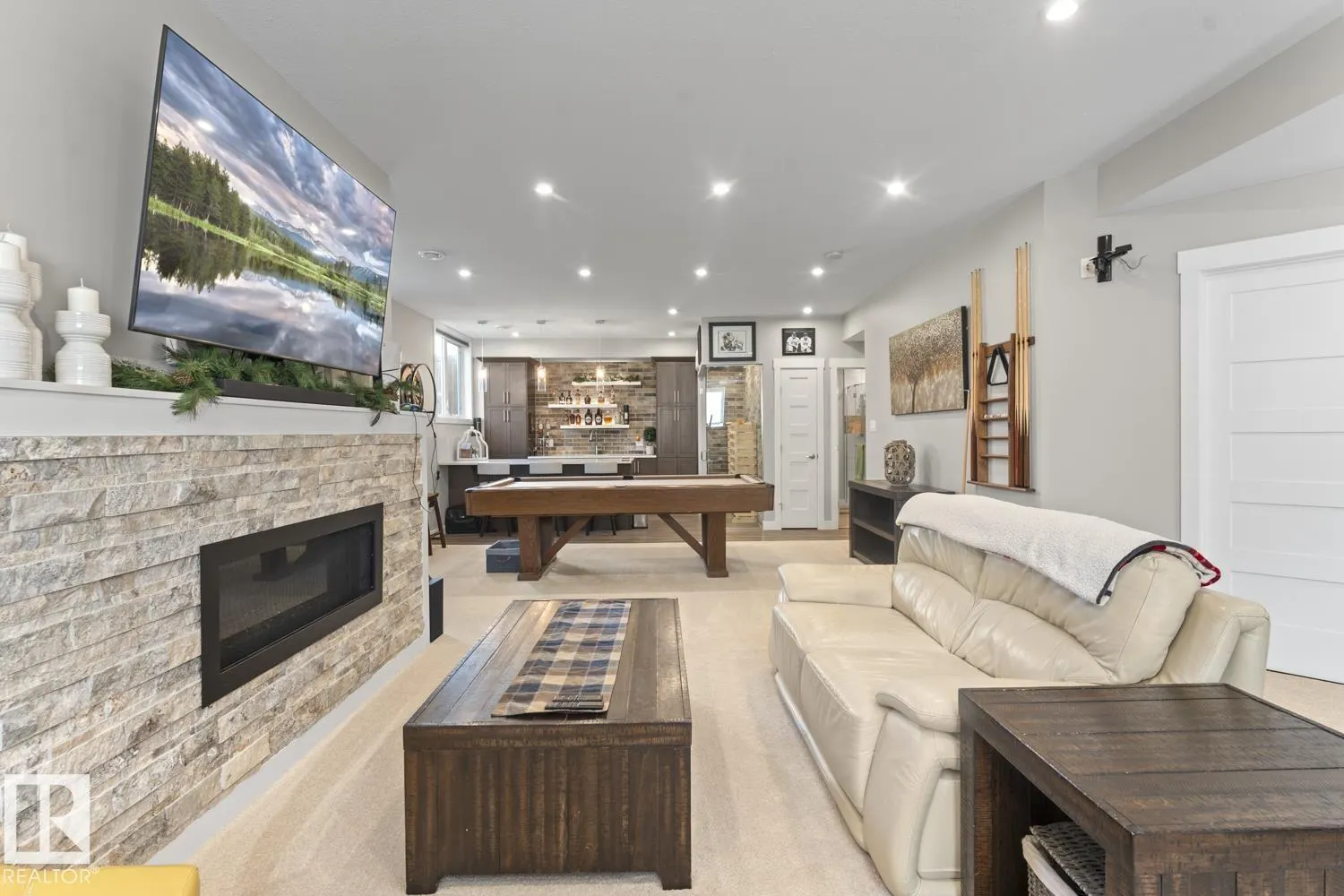2518 Lockhart WY