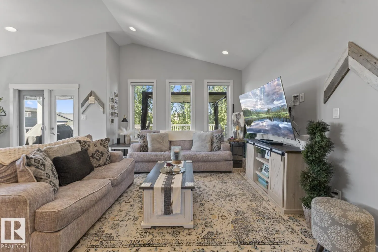 2518 Lockhart WY
