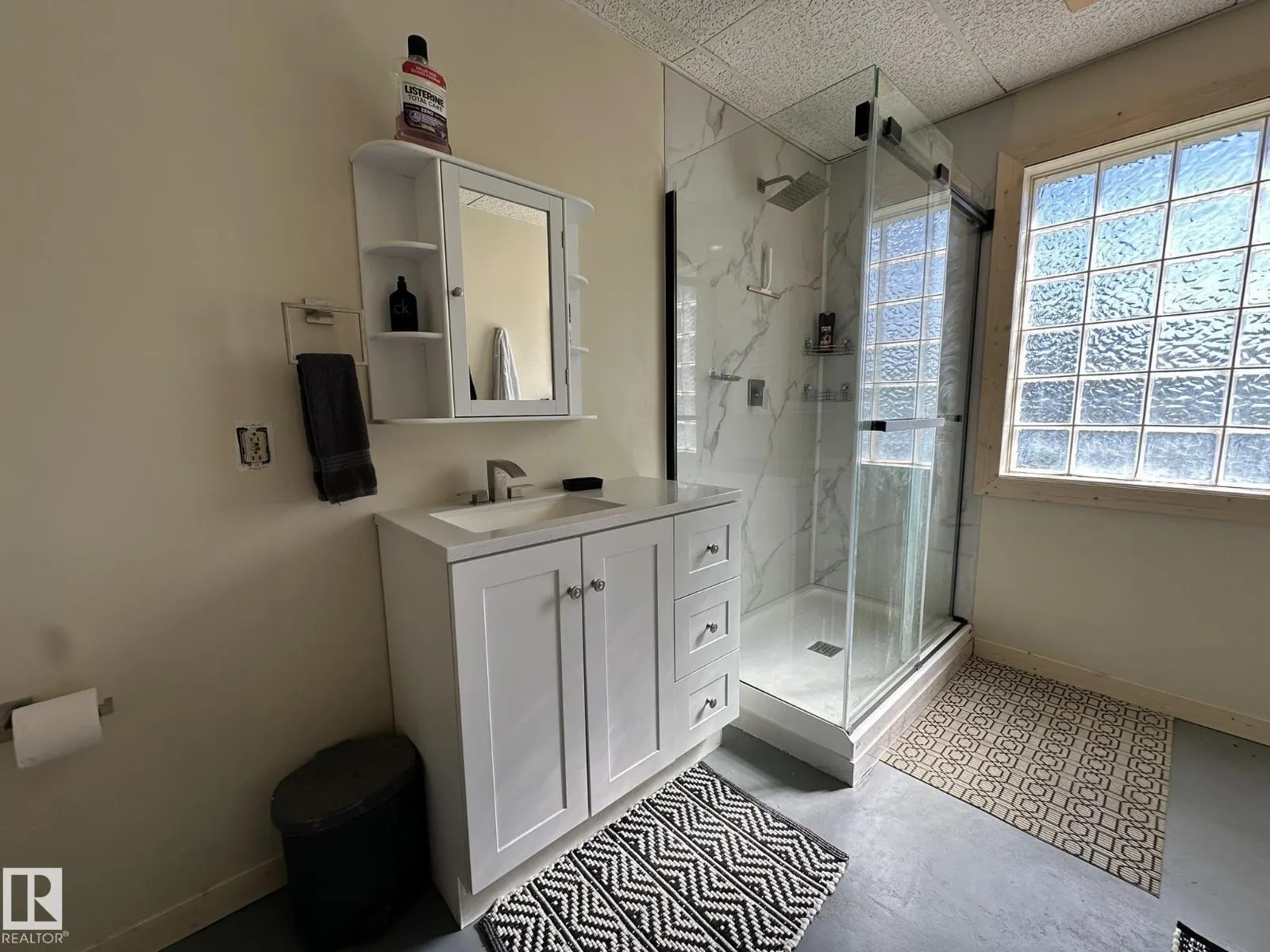17401 Victoria TR