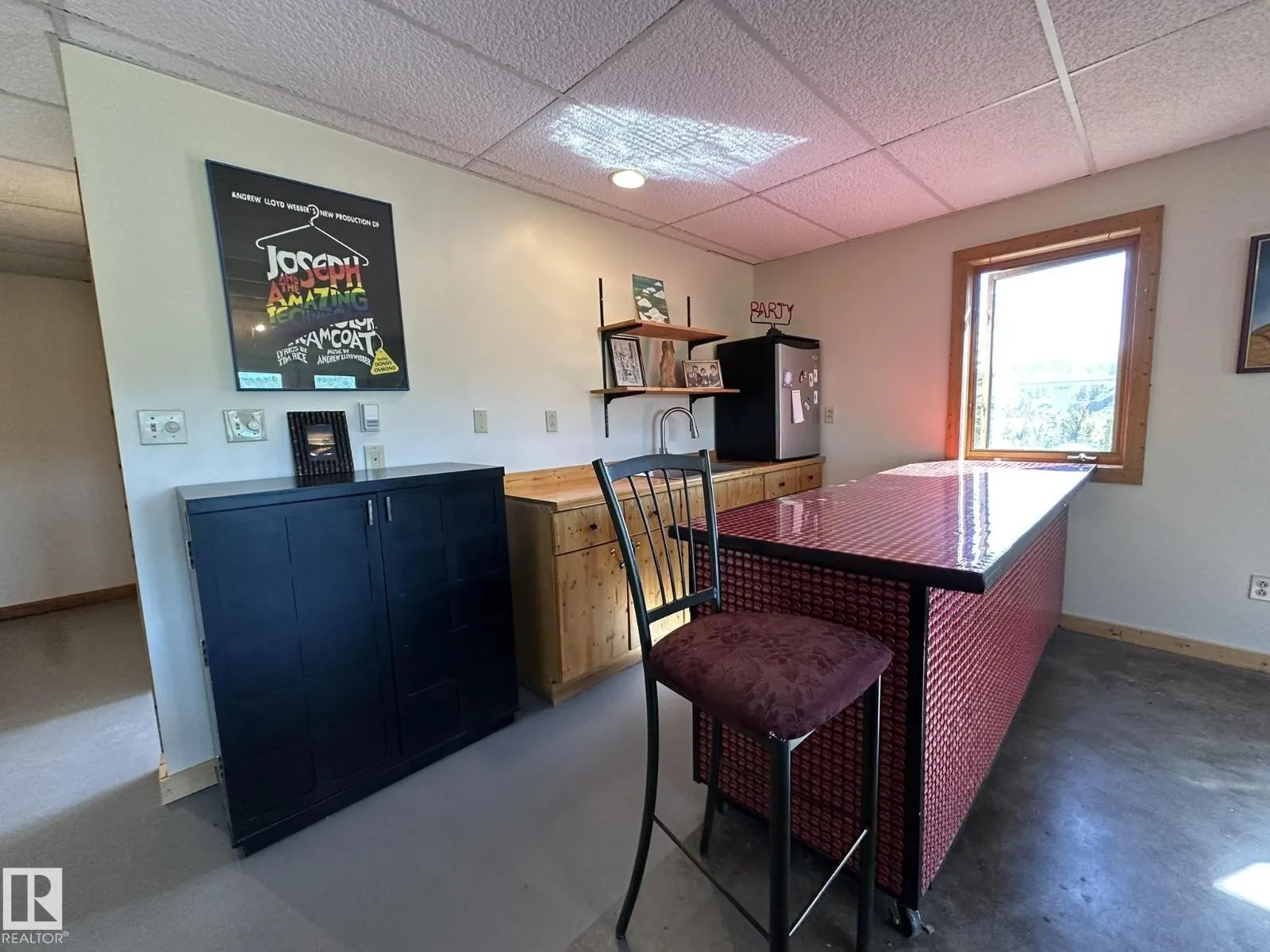 17401 Victoria TR