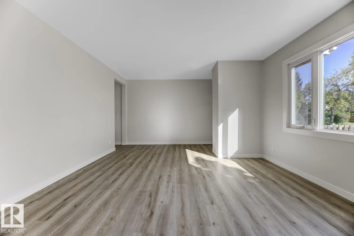 8308 133 AV NW