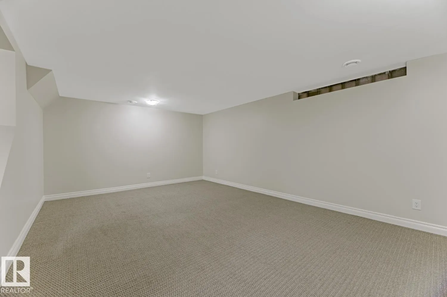 8308 133 AV NW