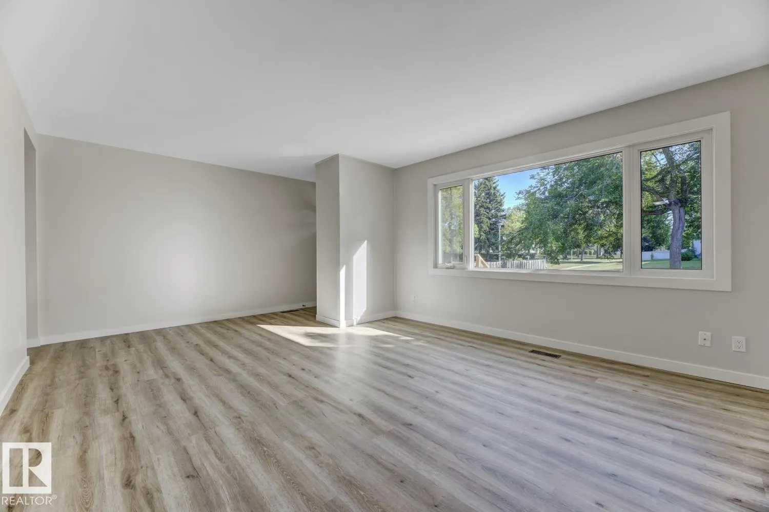 8308 133 AV NW