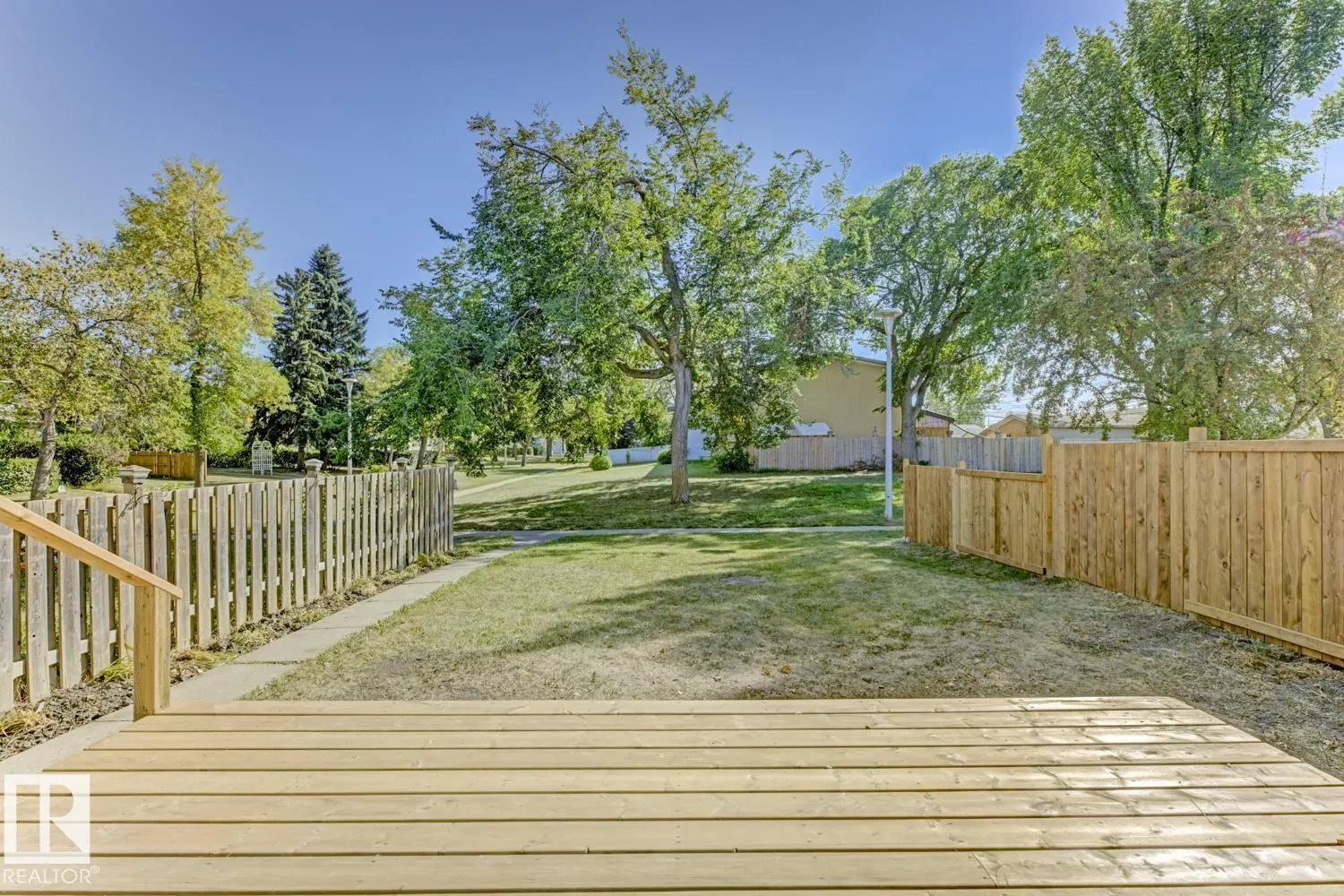 8308 133 AV NW