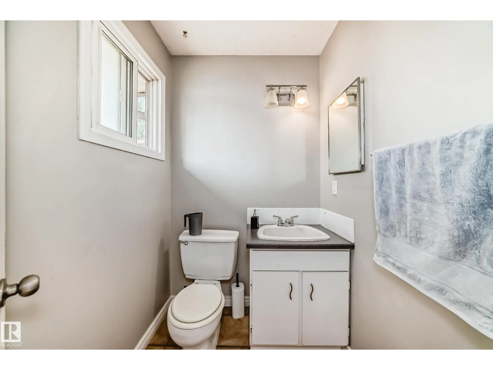 2343 139 AV NW