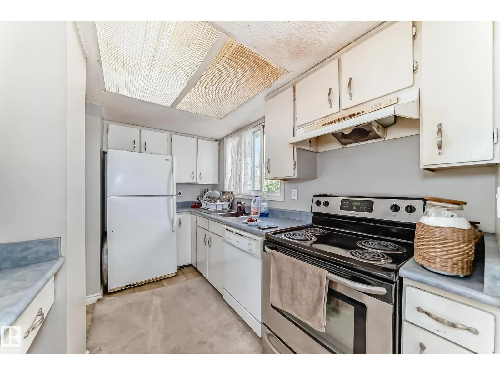 2343 139 AV NW